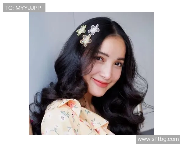 泰国最矮足球明星女友的甜蜜生活与成长故事揭秘